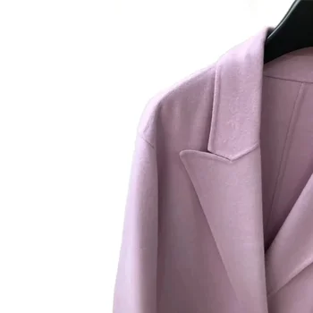 Yeni 2023 Kadın Pembe Yün Uzun Ceket Kış V Yaka Gevşek Yüksek Sokak Şık Çarpıcı Moda Tasarım Moda Şık Rahat Zarif M